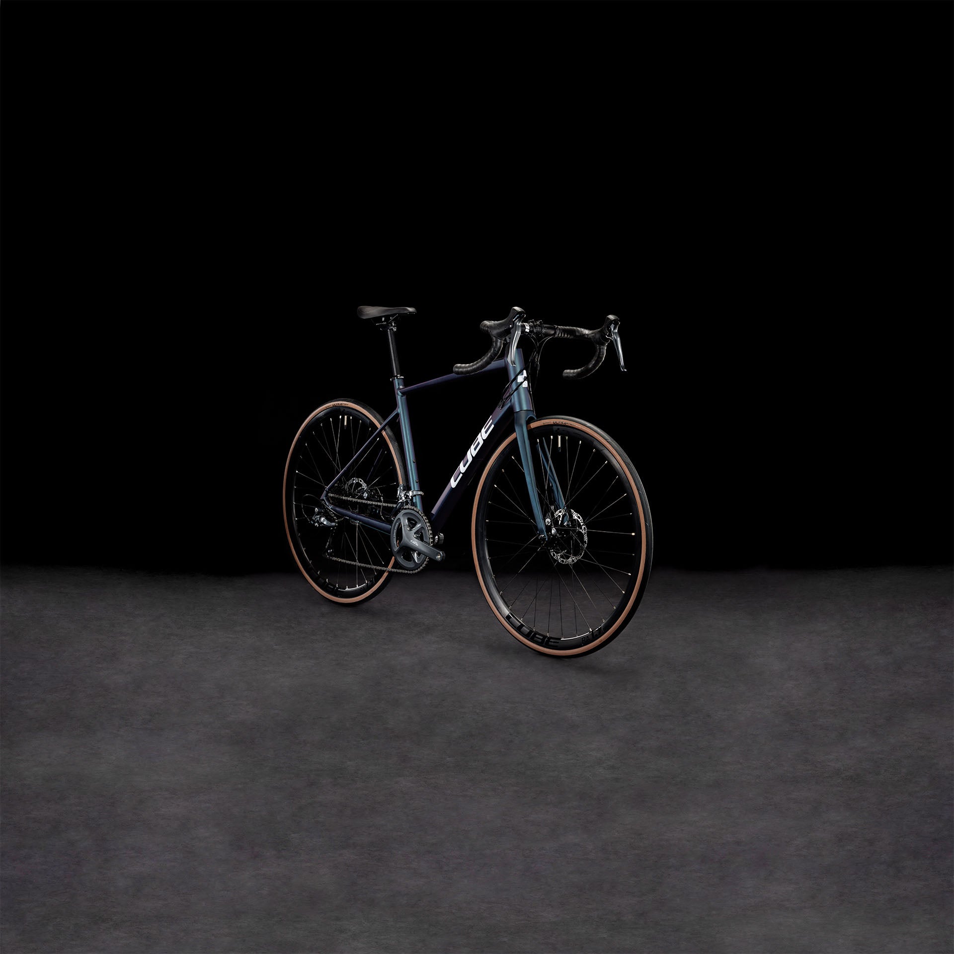 Bicicleta de ruta CUBE Attain deepblue'n'white